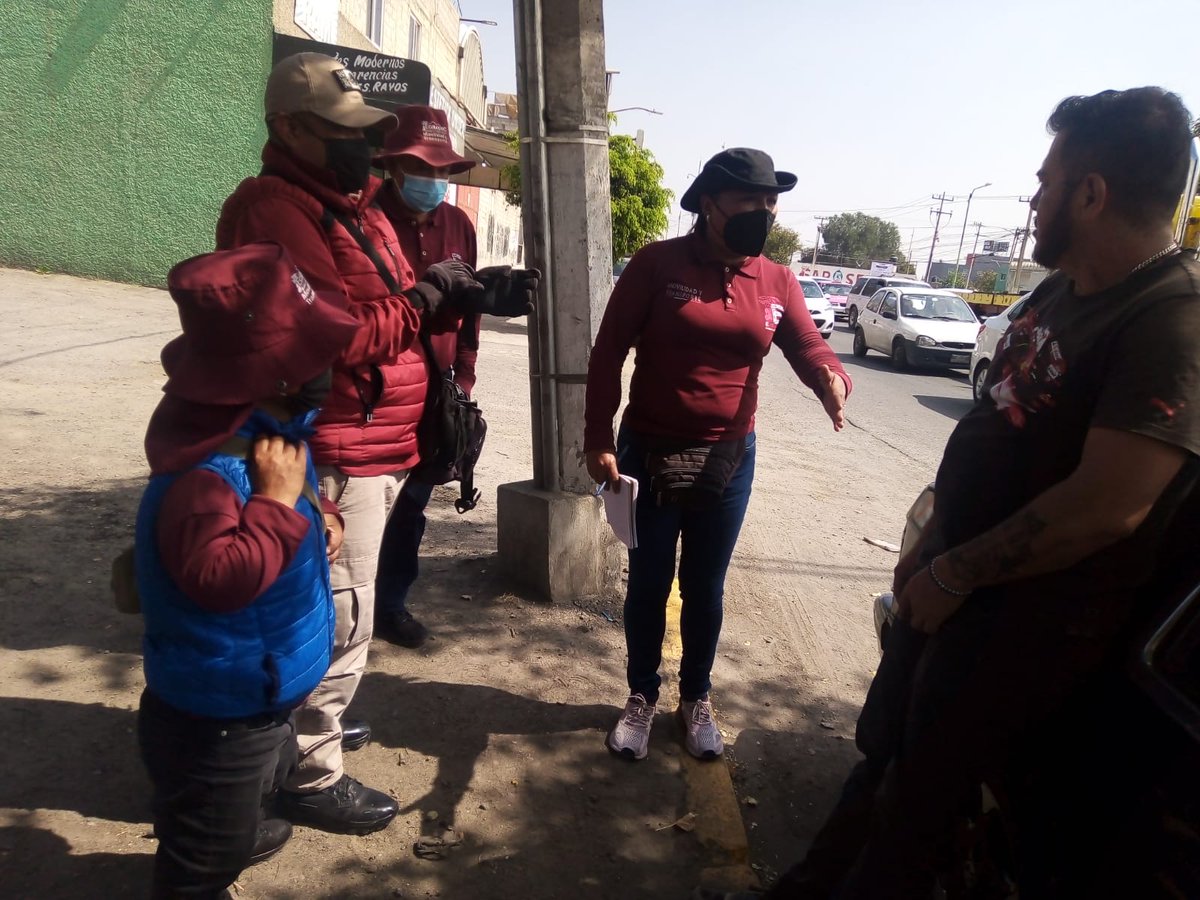 #Constancia | Seguimos con la liberación de la vía pública en avenida R1, al invitar a los dueños y vendedores de autos a retirar los vehículos estacionados sobre las banquetas y el arroyo vehicular, a fin de evitar accidentes y que haya una mejor movilidad. #MunicipioConValores