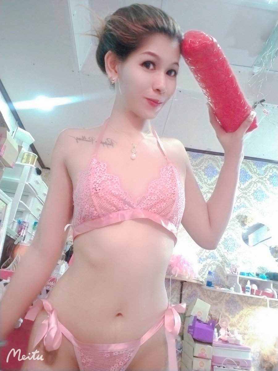 PaenthongSo's tweet photo. จะใส่ชุดนี้ทำเล็บจริงๆหรอ😄 https://t.co/sUhMgGGq6K