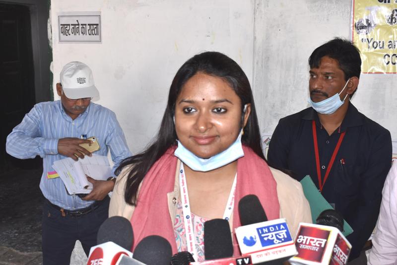 जिला निर्वाचन अधिकारी आर्यका अखौरी ने लोकतंत्र के इस महापर्व में प्रतिभाग करने के लिए समस्त सम्मानित मतदाताओं सहित अधिकारियों, मतकार्मिकों व पुलिस कर्मियों को हार्दिक आभार एवं धन्यवाद दिया।
<a href="/ECISVEEP/">Election Commission of India</a> <a href="/ceoup/">CEO Uttar Pradesh</a> <a href="/InfoDeptUP/">Information and Public Relations Department, UP</a> <a href="/ShishirGoUP/">Shishir🇮🇳</a> @coolestsoul <a href="/sveepbhadohi/">Sveep Bhadohi</a> <a href="/bhadohipolice/">BHADOHI POLICE</a>