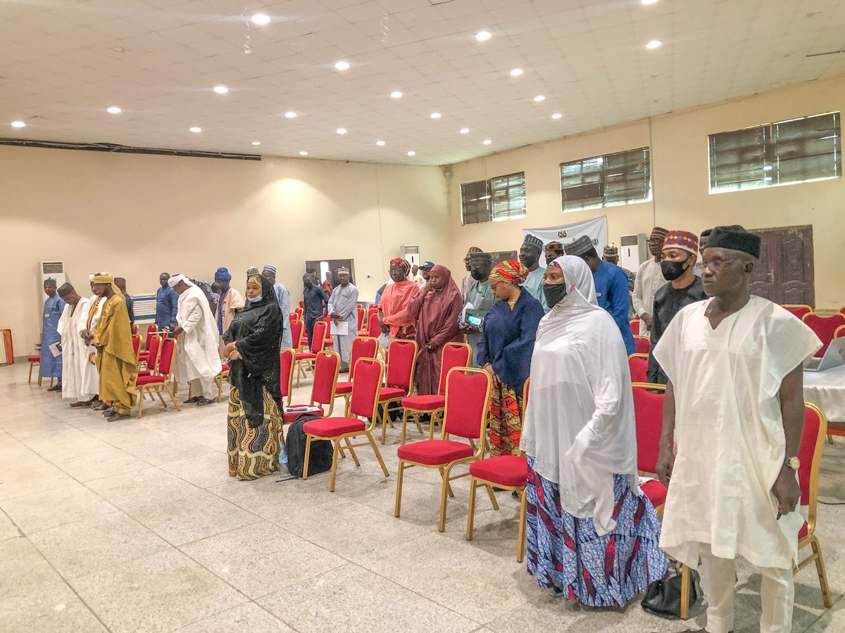 Greater_Kaduna's tweet photo. Earlier today, The Administrator of Zaria Metropolitan Authority, Haj. Balaraba Aliyu Inuwa, chaired a town hall meeting with reps of the Emirate Council, District Heads & Village Heads as well as religious leaders on the coming street naming & house numbering exercise.
#ThisIsKD https://t.co/oMaybYQV5U