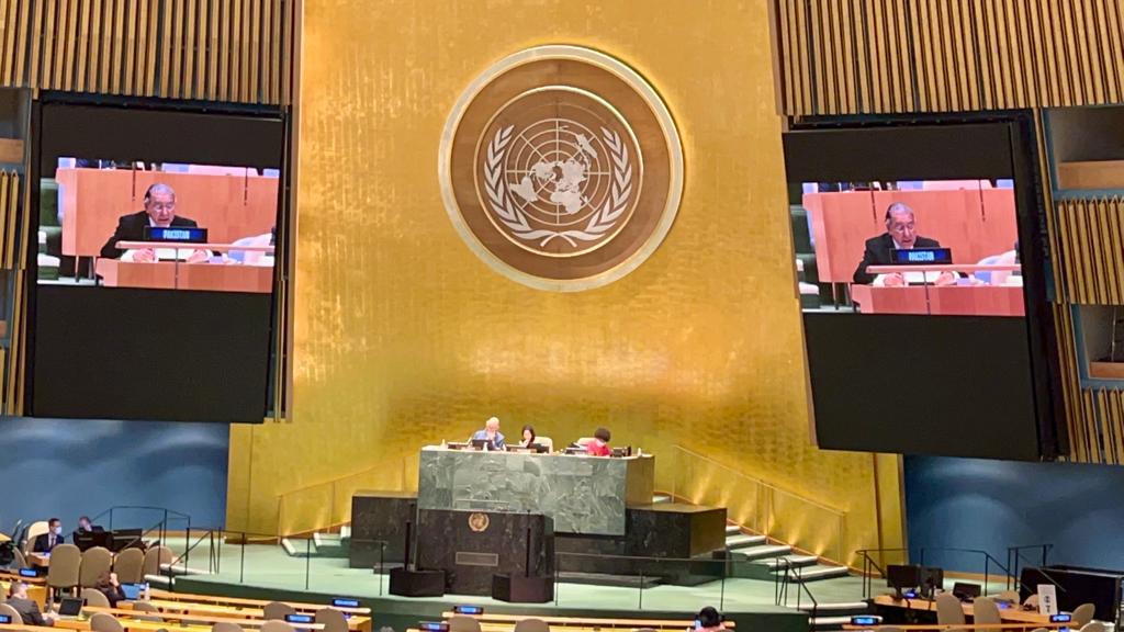 PakistanUN_NY's tweet image. Ambassador Munir Akram, @PakistanPR_UN delivering the statement, during an Informal Meeting of the Inter-Governmental Negotiations #IGN on the Question of Equitable Representation on &amp;amp; Increase in the Membership of the Security Council #UNSCReforms