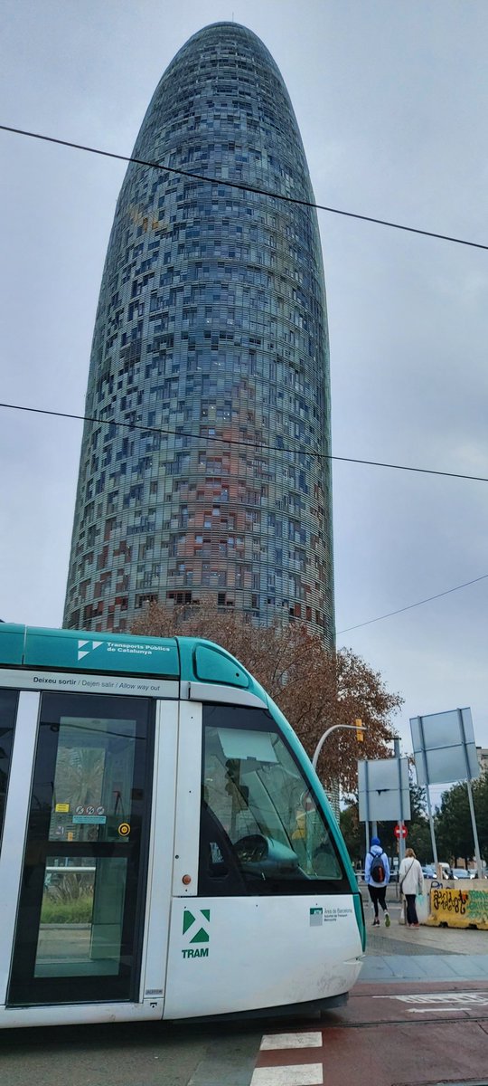 Inici de les obres per connectar les xarxes tramviàries. <a href="/BCN_Mobilitat/">Barcelona Mobilitat</a>, <a href="/ATMbcn/">Autoritat del Transport Metropolità</a> Un tramvia que circularà sense catenària per l'AV. Diagonal, pacificant-la i col·laborant amb la descarbonització de la mobilitat.