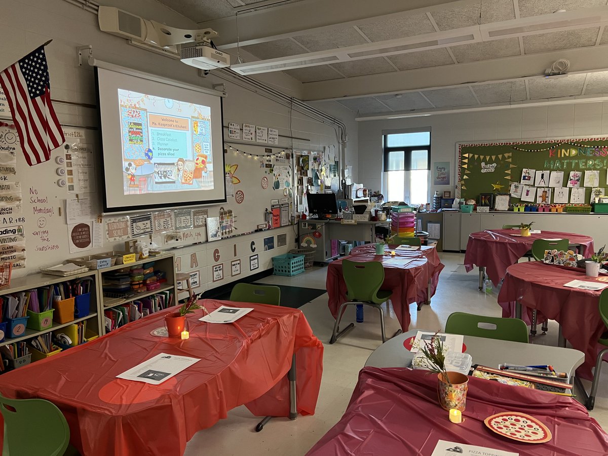 dist126_hg's tweet photo. Pizza Day in 3rd Grade! We worked at Frank’s Fraction Pizzeria, creating orders of fraction pizzas.  #weare126 #hg_126 #hornetstrong @dist126_hg @dist126 https://t.co/xZTcekp4rB
