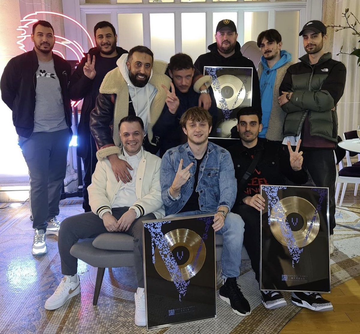 ValdPunchs's tweet photo. PLATINEEEEE 💿 
@vald_ld @EchelonRecords_ https://t.co/cD6tk13DcS