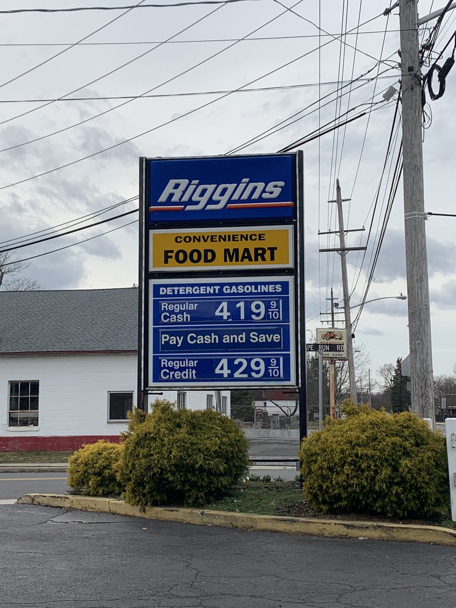 MiddlesexCmuter's tweet photo. Whether paying by cash or credit, gas prices continue to rise.  Help keep your driving costs down by trying one of more the following:
 
Follow this thread 🧵 
#carpool #vanpool #biketowork #gasprices #njcommute https://t.co/ZAe6ueLf0T