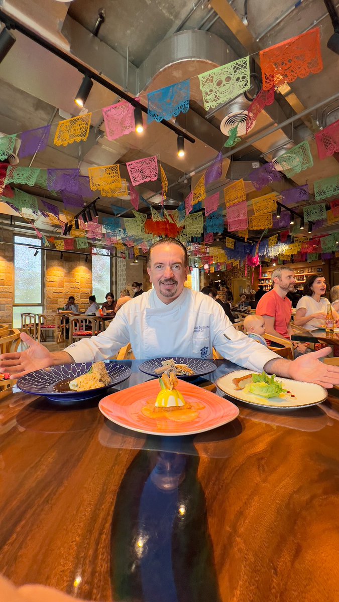 MexicoExpo2020's tweet photo. 🧑🍳 El chef mexicano Luis del Sordo encabeza el Festival Gastronómico Mexicano en la #Expo2020Dubai
🗓 Del 6 al 11 de marzo en el restaurante #Meshico, ubicado en el primer nivel de nuestro Pabellón #TejiendoVidas 🇲🇽 https://t.co/7Vlanv5Zjn