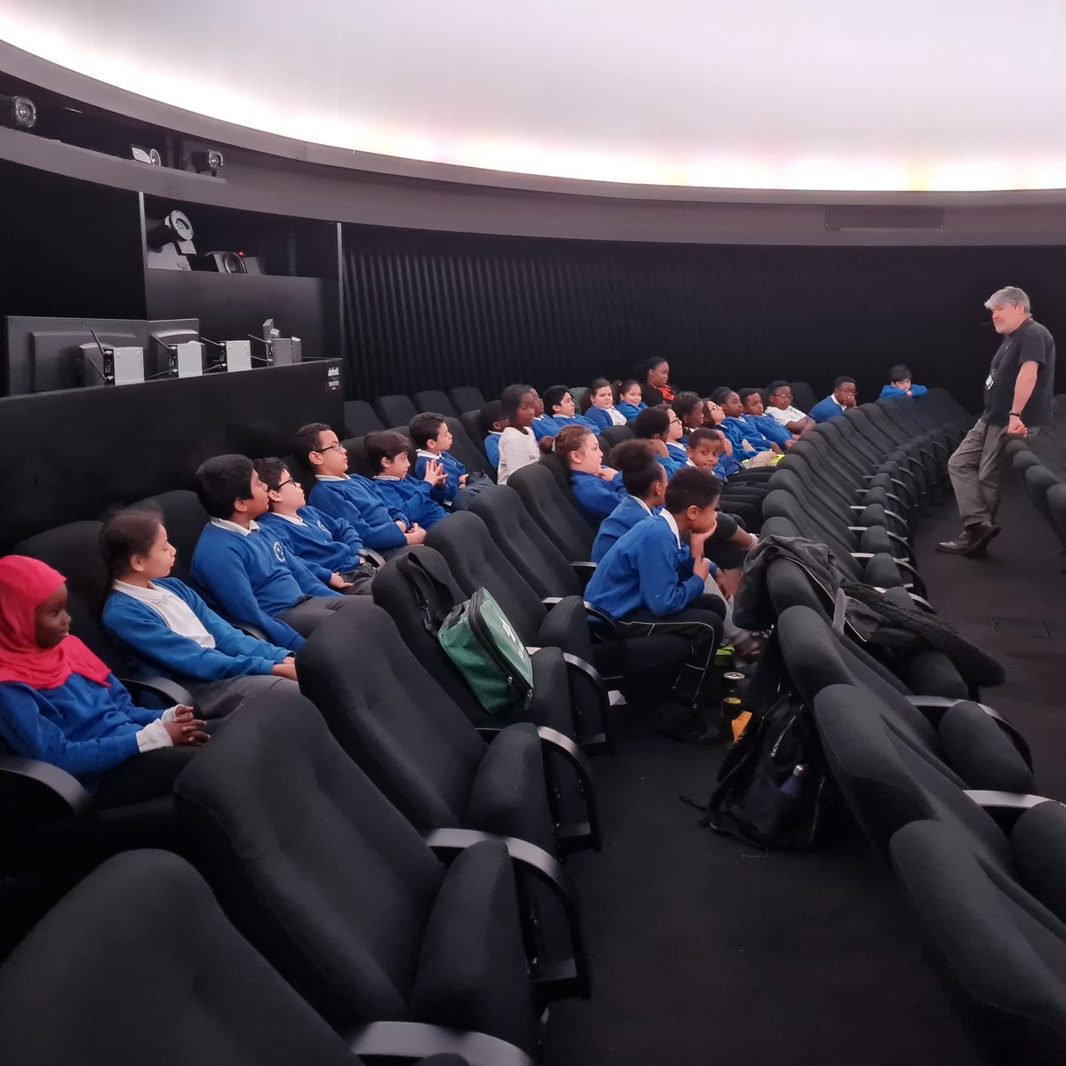 Year 5 had such a great trip to The Royal Observatory today <a href="/woodberrydownN4/">Woodberry Down</a> <a href="/NewWaveFed/">New Wave Federation</a> #year5 definately somewhere to take the children in the holidays, a steep walk up the hill! but worth the views when you get there.