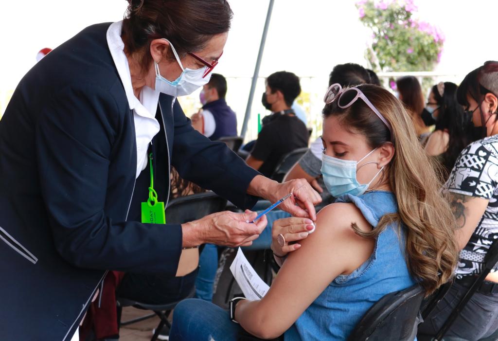 GobCoacalco2022's tweet image. ¡Acude ahora a vacunarte!,recuerda que el horario de atención es de 9:00 a 16:00 hrs. 
Descarga tu formato con código QR en: mivacuna.salud.gob.mx/index.php