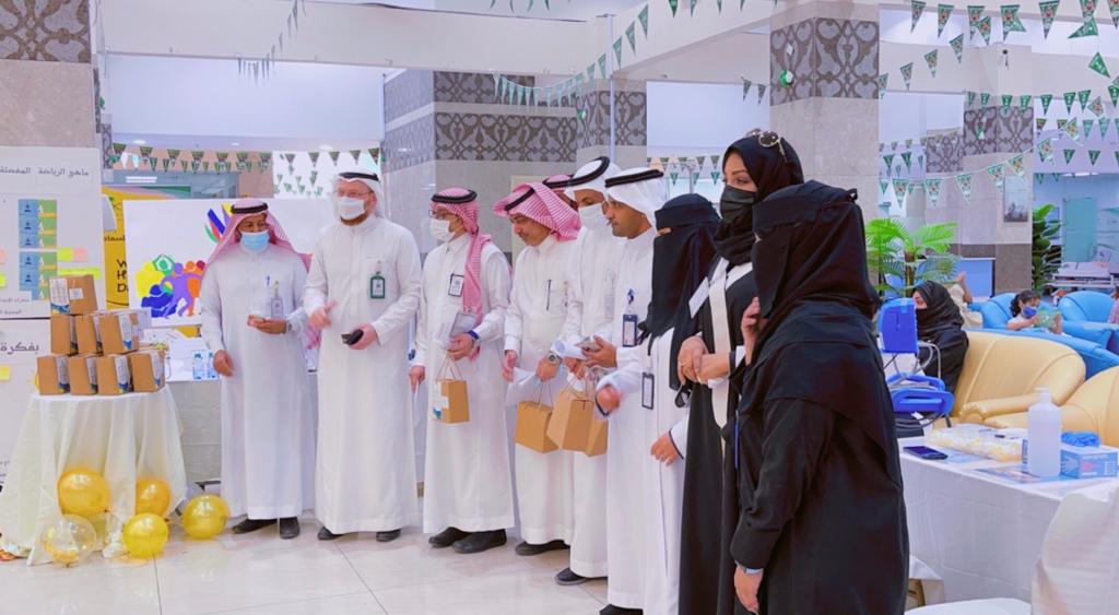 مدير ادارة الرعاية الاولية  وصحة المجتمع سعادة الدكتور /مهند عبدالحفيظ بحلاق
الدكتورة /بشائر الحجيلي منسقة برنامج مكافحة السمنة بالتجمع  الاستاذ/خالد المطيري مدير مكافحة السمنة بالمديرية.. مدراء الإدارات بالرعايةالاولية وصحة المجتمع #اليوم_العالمي_لمكافحة_السمنة