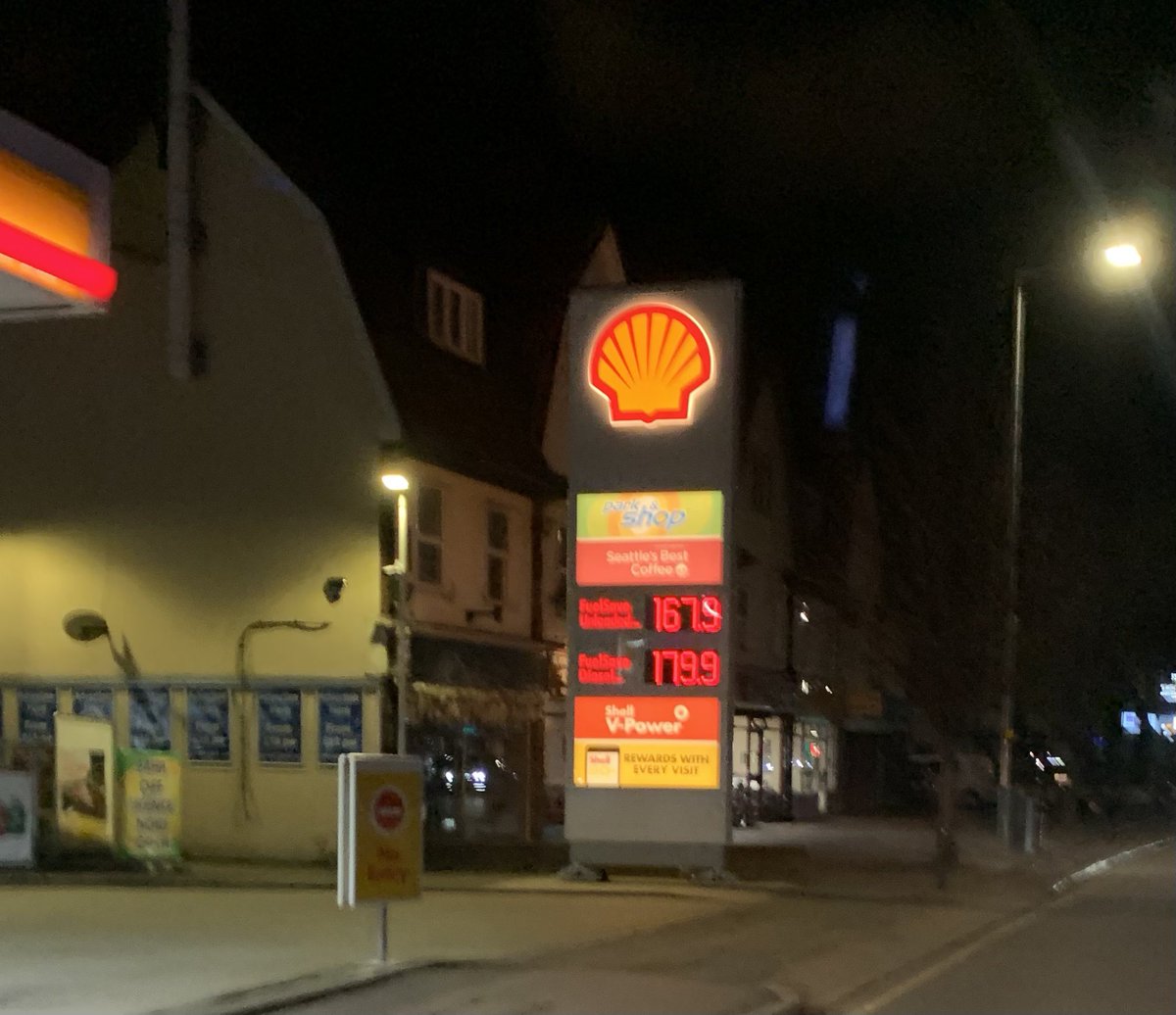 thebarkingtweet's tweet image. How we all used to joke about the price of diesel in Sloane Avenue, now my local garage is charging £179.9 🤨
#FuelPrices