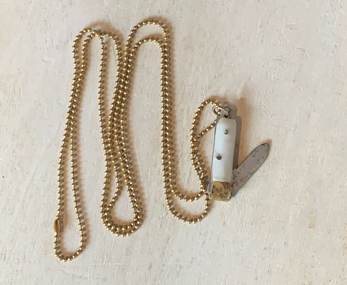 DETROITTRASH's tweet photo. Vintage mini handcrafted 1 inch pocket knife pendant necklace hung on 28 inch raw brass ball chain

https://t.co/FjlbvQHgWb
or
https://t.co/6V913QGhS1 https://t.co/pxJLTfx8Wj