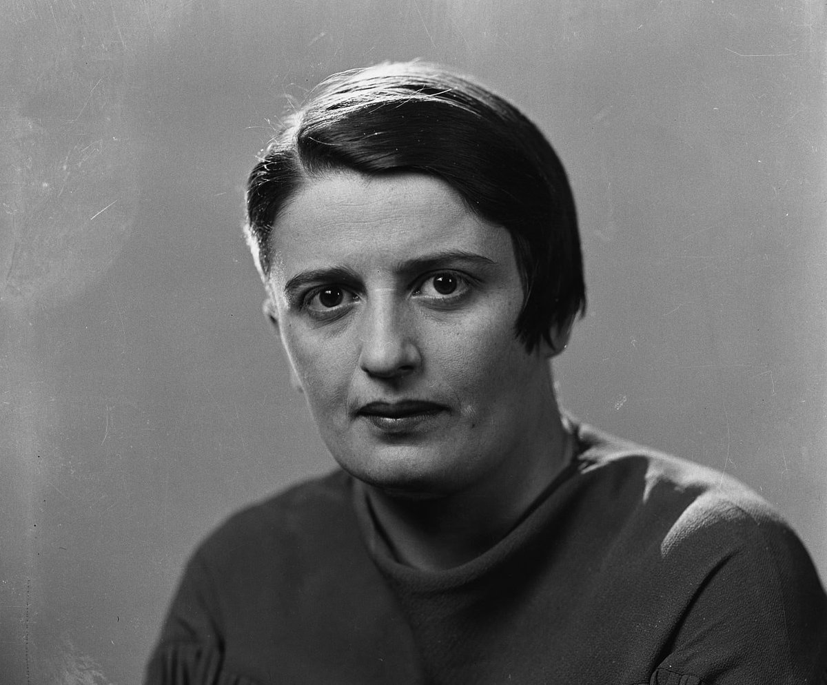 "أصغر أقلية على الأرض هي الفرد. أولئك الذين ينكرون الحقوق الفردية لا يمكنهم أن يدّعوا بأنهم من المدافعين عن الأقليات."

 Ayn Rand