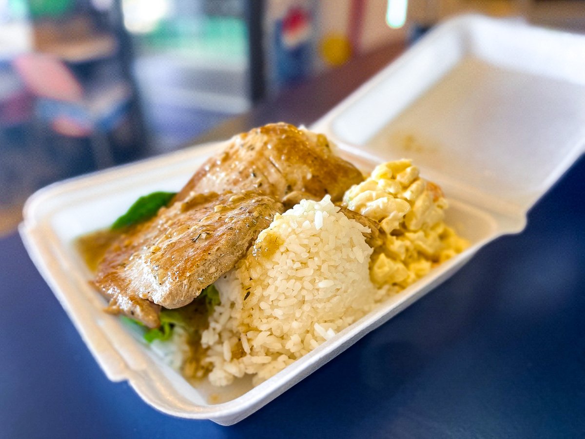 waipiocenter's tweet photo. Monday’s a great opportunity for a fresh start. Treat yourself to #LocoMocoDriveInn’s FRESH Garlic Ahi plate that’s served with rice and mac salad. #waipioshoppingcenter #hawaii #garlic #ahi #hawaiieats #foodie https://t.co/cTrdiDymx4