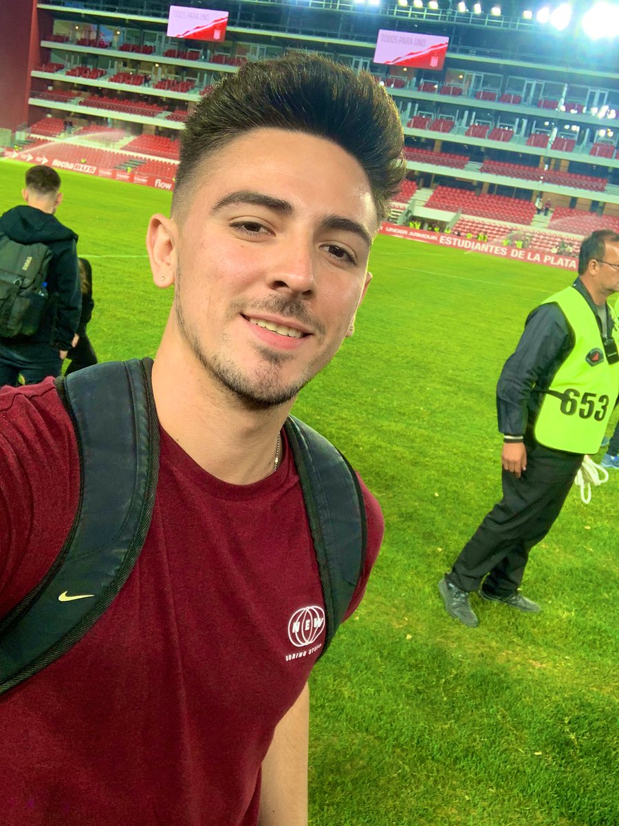 MATlASRO's tweet image. Bueno, cómo algunos pocos de acá sabrán, me suspendieron la cuenta con 23K y parece que definitivamente.

Da bronca pero vamos a seguir metiéndole. Aunque sea difícil y cueste, agradecería mucho si me siguen, y dan RT para encontrar a los otros seguidores.