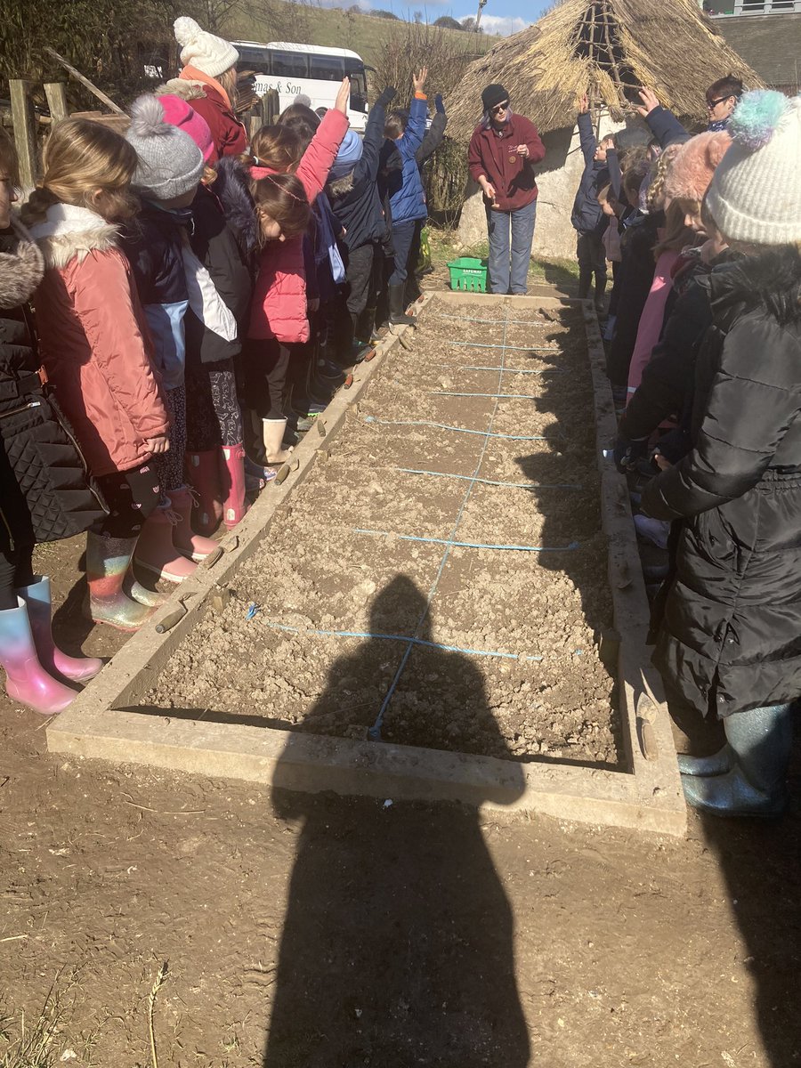 CKingsleys's tweet photo. An archaeological dig! Lots of great finds @butserfarm https://t.co/EjTcOkM5ZP