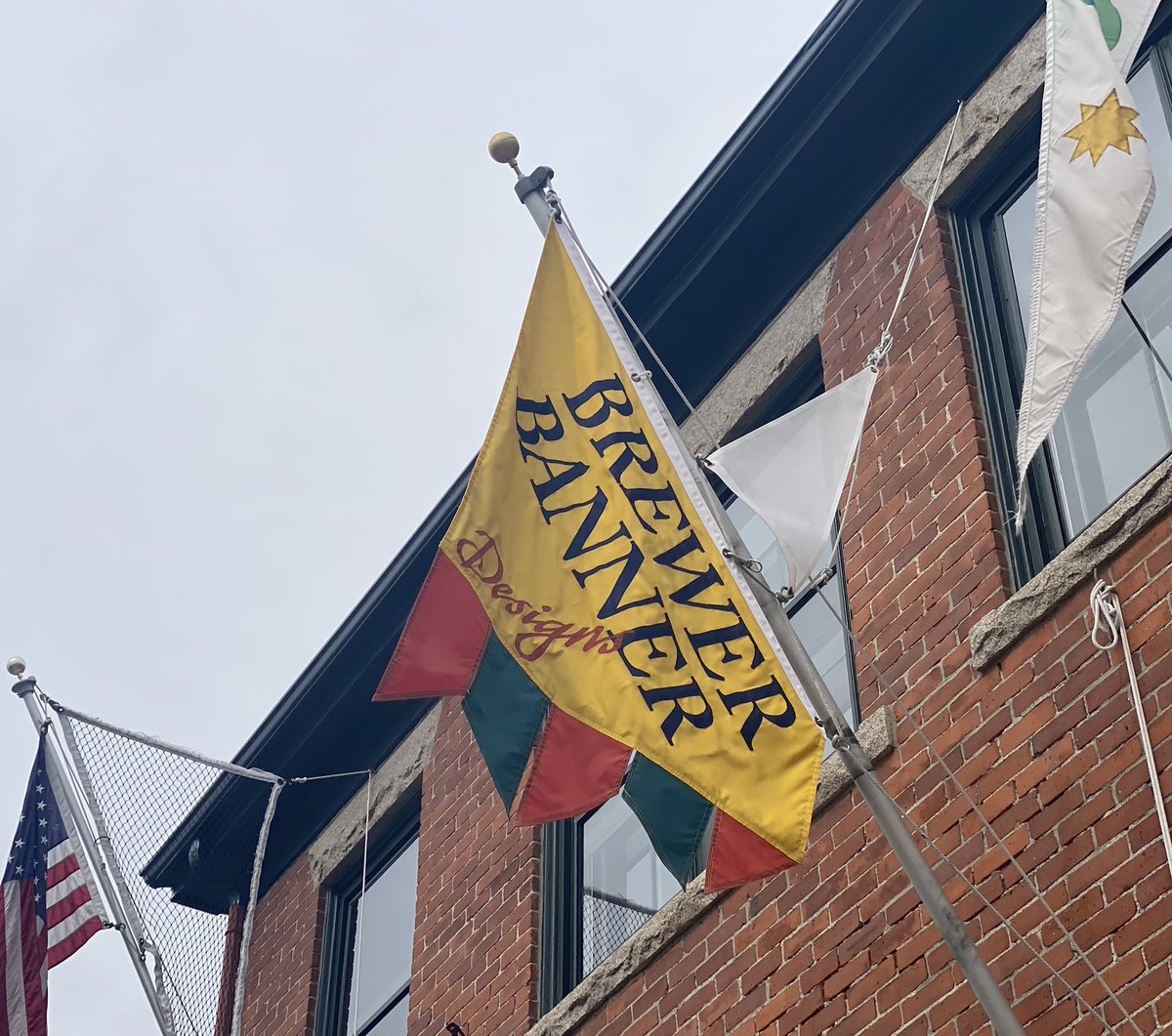 wbzSausville's tweet photo. Third generation seamstress Dianne Veiga sews a large #Ukrainian flag at Brewer Banner Designs in @NewBedford_MA. The proceeds from the sale of Ukrainian flags is being donated to @MSF_USA. #SupportUkraine @wbznewsradio https://t.co/IpPBN6aJqx