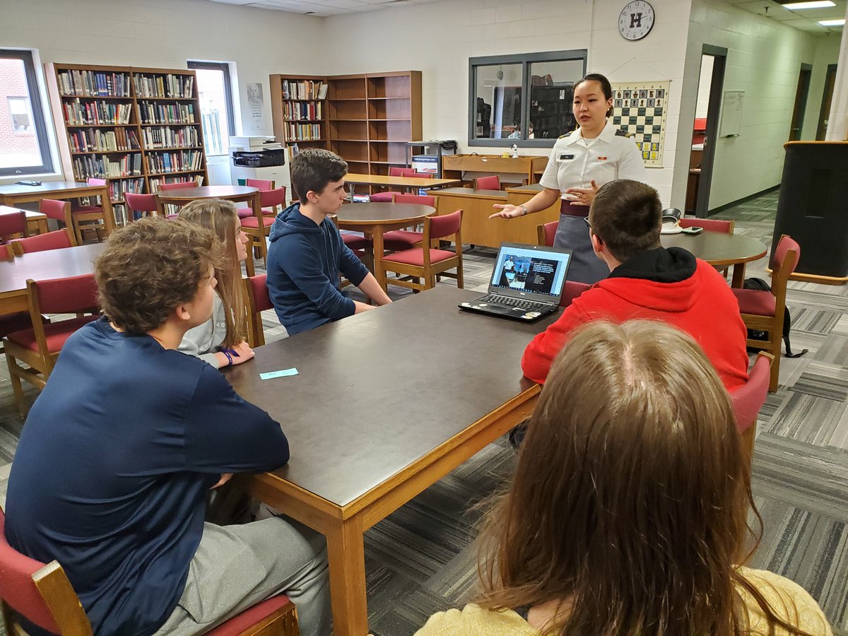 houstonhighGMSD's tweet photo. We were so thrilled to welcome back Jane Yan ('16), a fourth-year cadet at @WestPoint_USMAto share about her experiences. Cadet Yan also discussed the application process and summer opportunities with interested students. #excellencenevergraduates https://t.co/2fHENosvaO