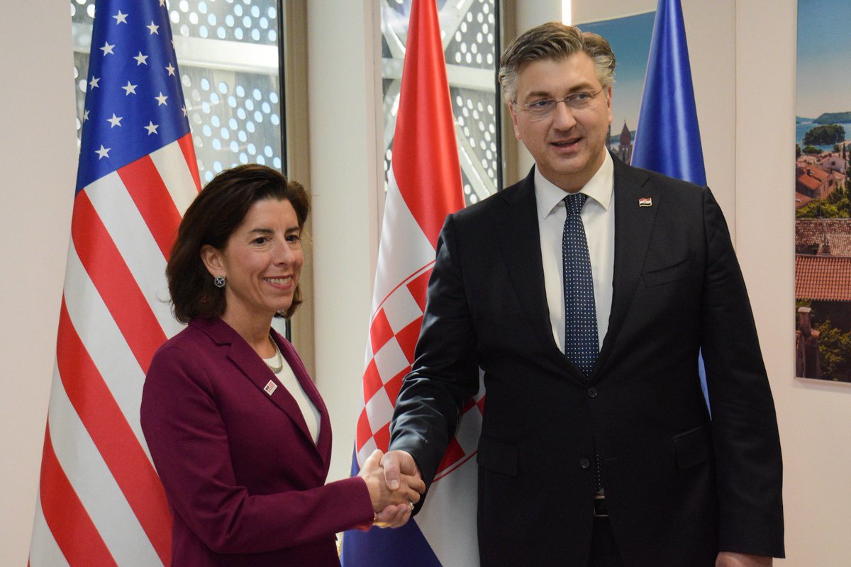 EXPO2020Croatia's tweet photo. In the afternoon, the Croatian Pavilion hosted a bilateral meeting between the 🇺🇸 delegation led by @SecRaimondo, US Secretary of Commerce, and the 🇭🇷 delegation led by the Prime Minister of #Croatia. https://t.co/z6leppGLJb