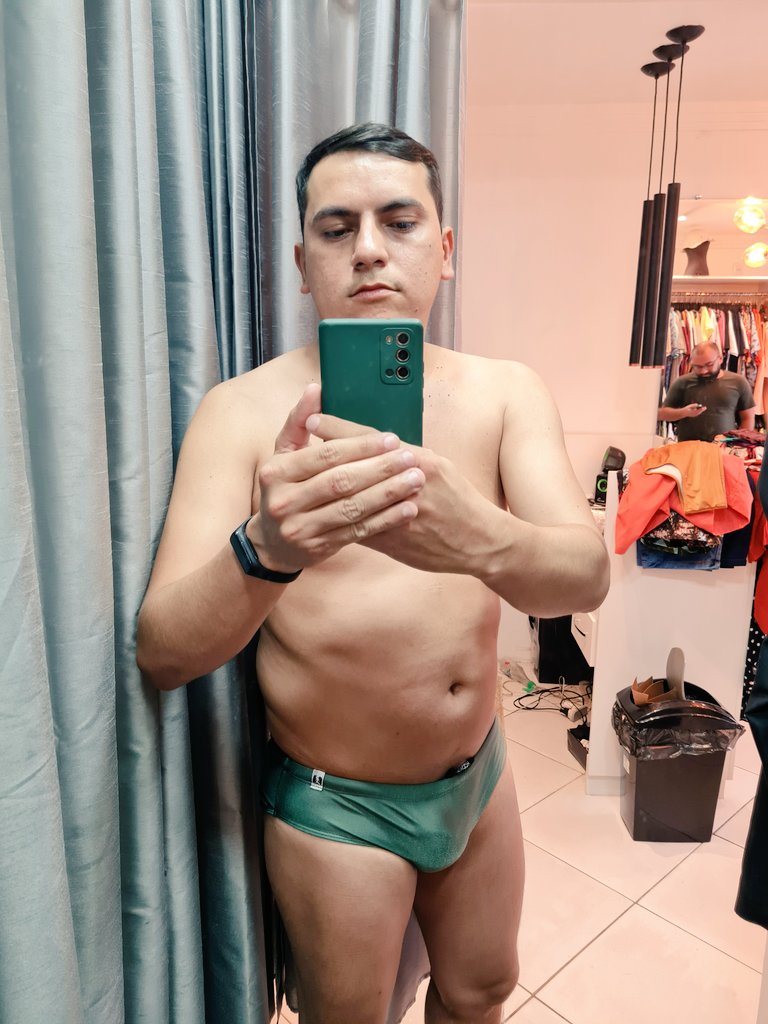 waldiradriano's tweet photo. Experimentando as novidades da #Bertoro para moda praia. Agora só esperando os convites para passeios e balneários. Isso se a chuva der uma trégua também! 😌 https://t.co/C8LtsqyQ7S