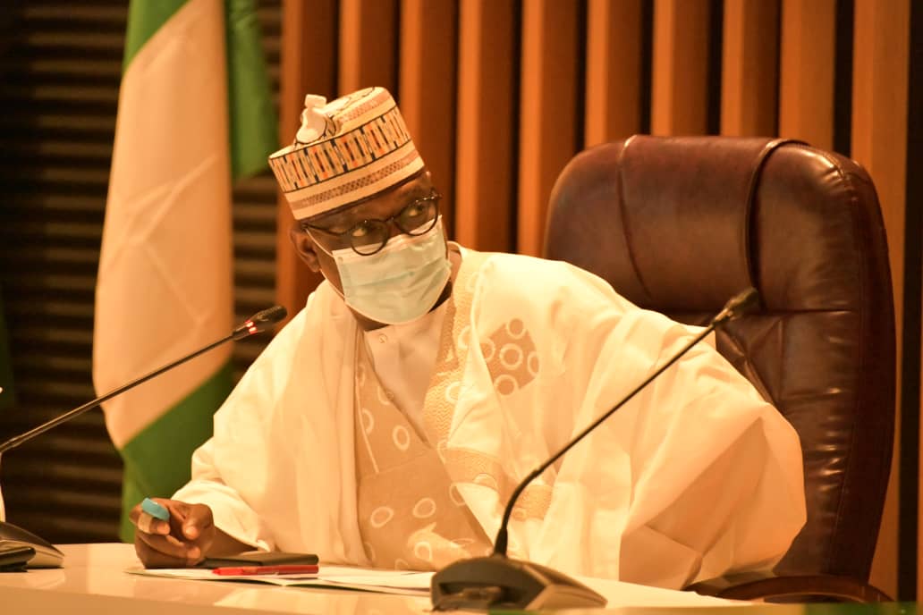 SenNigerNorth's tweet photo. Governor Abubakar Sani Bello along side his kaduna and Nassarawa counterparts on Monday,participated in a meeting of states that share boundaries with the Federal Capital Territory,presided over by the minister of works Babatunde Raji Fashola and Housing @ the Ministry's H/qtrs https://t.co/RveAmRtzAG