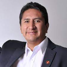 nidiavilchez's tweet photo. Congresista @SilvanaRoblesE, 2019, Sub Dira. y Dir. Hernán Condori (hoy Ministro) Red Chanchamayo, implementaron Programa "Médico de familia", Inv. x corrupción.
Asesor Manuel Pacori, Inv. x corrupción
@VLADIMIR_CERRON sentenciado x corrupción.
Familia, "Los Dinamicos del Centro" https://t.co/9CvgbMR3tO