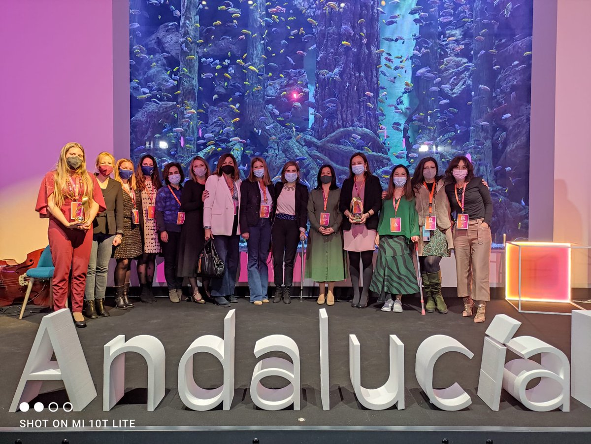 AMECOOP_'s tweet photo. Os invitamos a ver completa la entrega de los I Premios #AndaluciaES de @EmpleoJunta 🎥 https://t.co/pBSAyXyqxZ

Felicitamos también a las #cooperativas UNEI  @futuralga @MechanicGames y CREATEC

#empresarias #COOP #AMECOOP #mujeres #8M #8Mcoop #economiasocial #premiosAndaluciaES https://t.co/1GwWICHYVs
