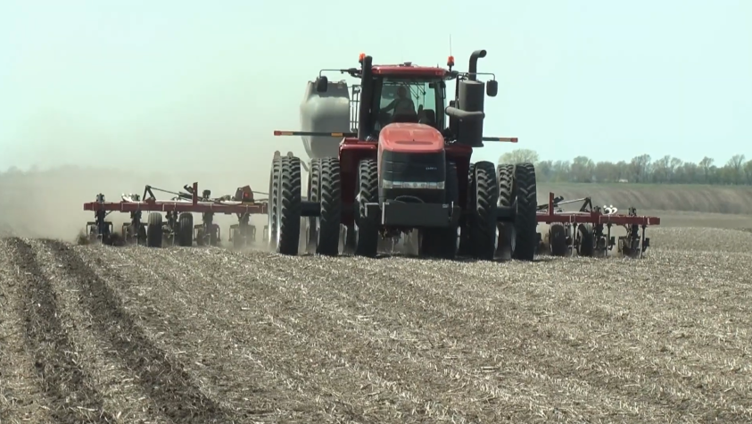 UMNNutrientMgmt's tweet photo. In this short video, Extension educator Brad Carlson talks to the Linder Farm Network about our Nitrogen Smart program and some nitrogen management BMPs for 2022: https://t.co/94wTgRWrkA @BradCarlson69 @UMNExt #MNag https://t.co/7au54Sfi9b