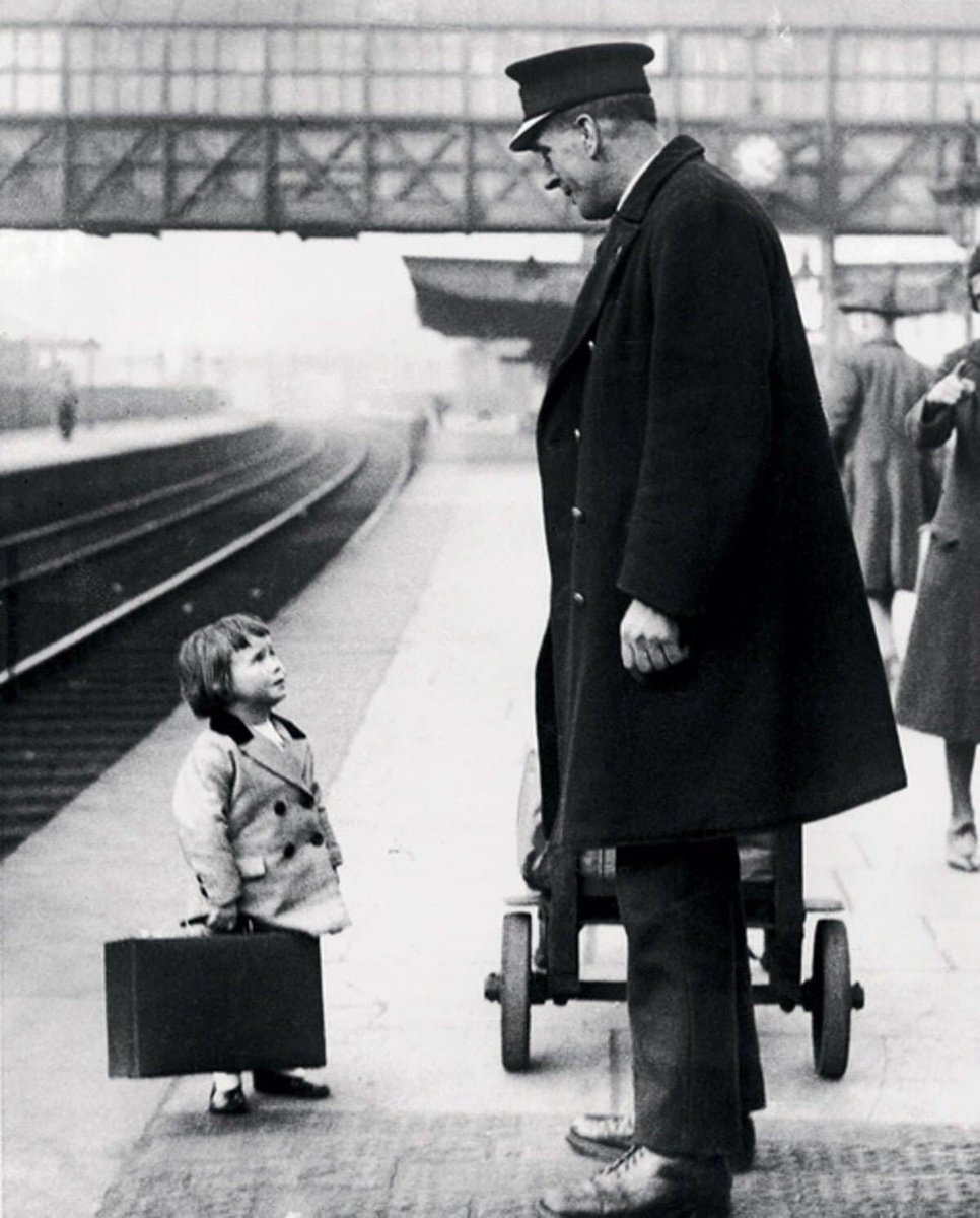 KarolONYONY's tweet photo. @YourAnonNews - Excuse me, sir, from which platform does the train depart for a better world?
 - There is no better world.  You get better and you will change the world. https://t.co/xECdd1FGKY