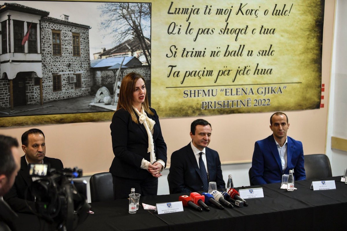 arberienagavci's tweet photo. Gratitude for all teachers! 🌹

Together w/ PM @albinkurti we placed a plaque on the house of Ibrahim Gashi, where during the years 91-99 students of Prenk Jakova held their lessons. 

We also visited ‘Elena Gjika’ where we congratulated all teachers in 🇽🇰 on their day. https://t.co/iHtbSnQ6L2