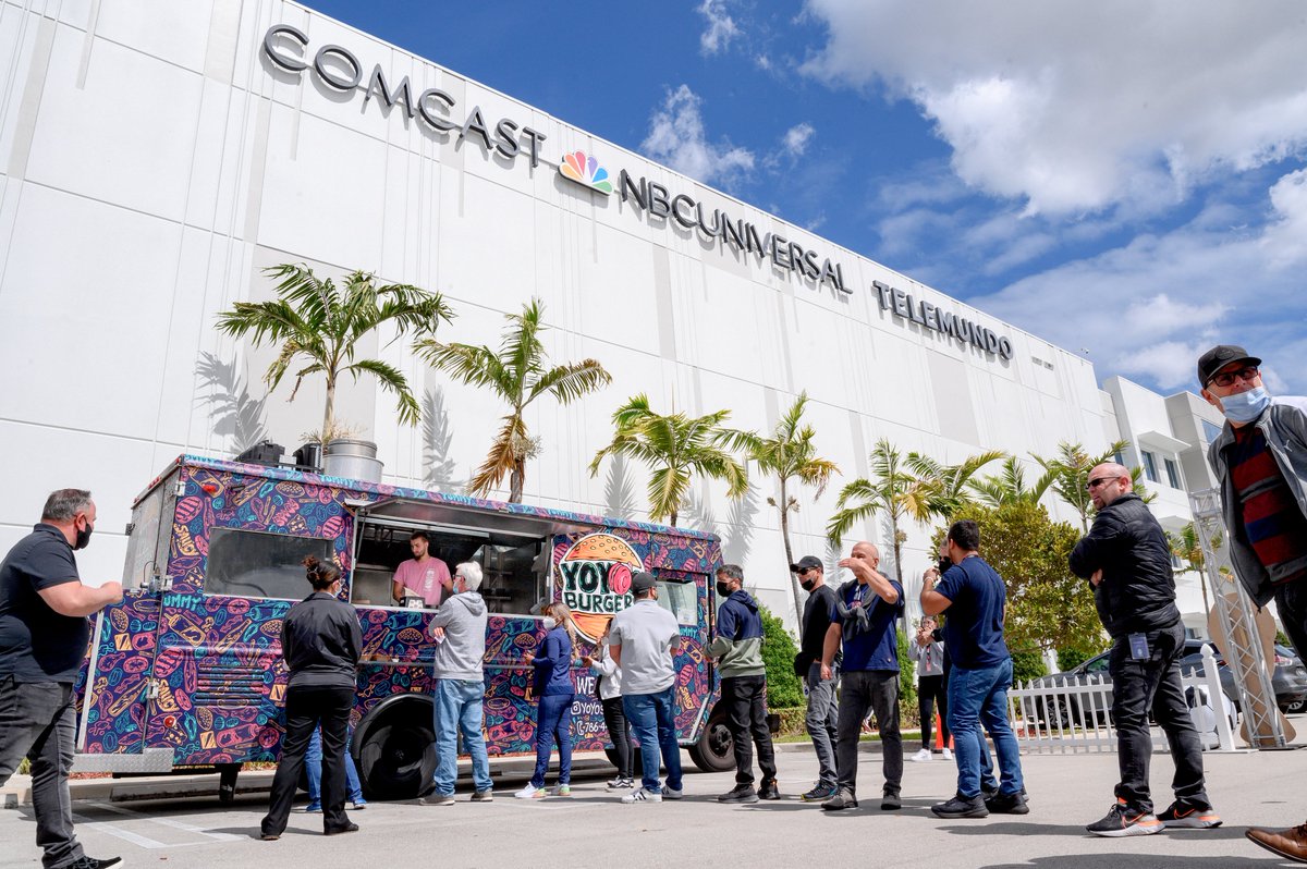 NBCUTelemundo's tweet photo. For #EmployeeAppreciationDay we asked our employees to join us for a World Cup level Employee Appreciation Luncheon at #TelemundoCenter

___

Para #EmployeeApreciationDay invitamos a todos nuestros empleados a un divertido almuerzo de Copa Mundial en #TelemundoCenter https://t.co/cs2SrdcgkJ