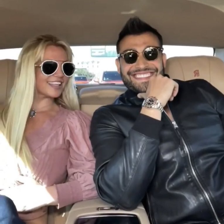 TheSpearsRoom's tweet photo. Britney Spears is looking as stunning and happier than ever in a new Instagram post with her fiancé! https://t.co/xJrBeECwlA
