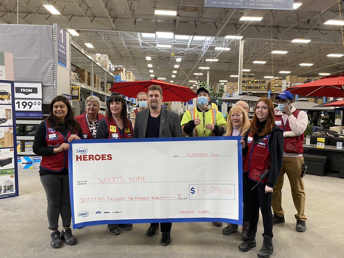 WoodsHomesNFP's tweet image. Today, Wood&apos;s Homes CEO Bjorn Johansson met with the team at Lowe&apos;s Crowfoot to accept their generous donation from their #HeroesProgram last fall.

A HUGE #ThankYou from all of us at Wood&apos;s Homes for @Lowes generosity and being champions for #MentalHealth in our community!