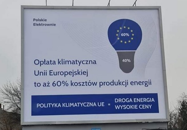 Bart_Wielinski's tweet photo. 11 listopada Amerykanie poinformowali sojuszników z NATO, że Putin nie blefuje i zaatakuje Ukrainę 

12 listopada rząd #PiS powinien był rozpocząć przygotowania na przyjęcie fali uchodźców. 

Co robili? Przygotowywali bilboardy, że za wzrost cen prądu odpowiada UE 🤢 https://t.co/sPJc09rmS0