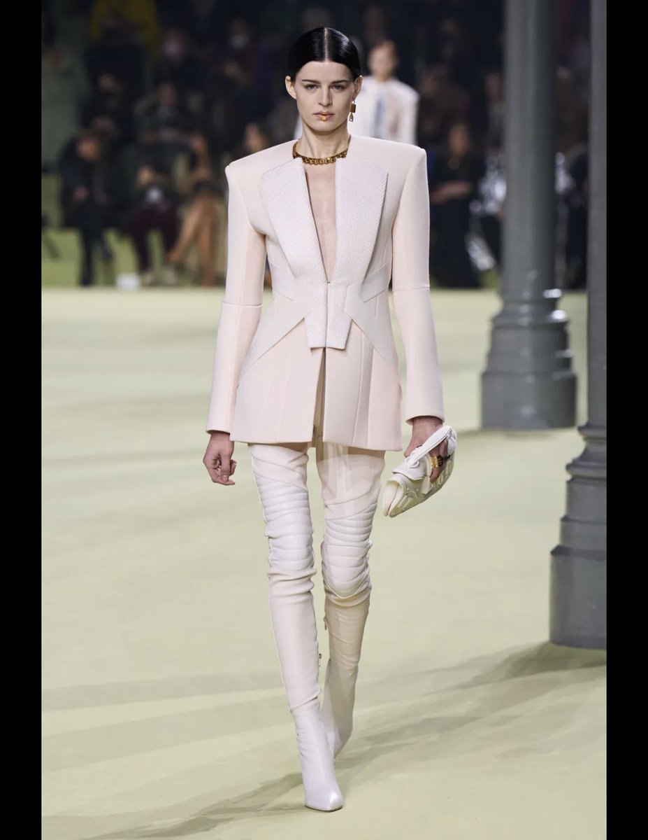 Las chaquetas de la nueva colección de Balmain me parecen maravillosas 😍 Y a vosotros? #Balmain #PFW2022 #ParisFashionWeek2022