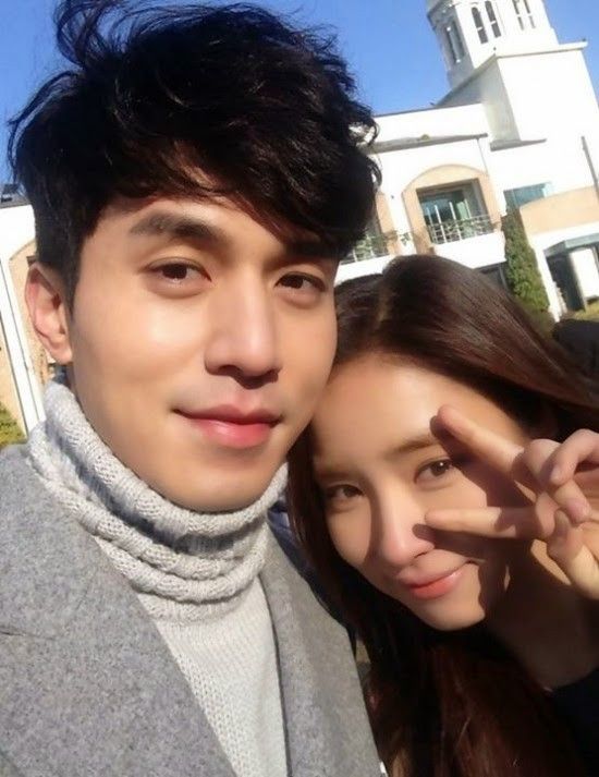 Ли дон ук и сон джи хе. Чон рё-вон 2020. Ди дон ук и его девушка. Ли дон ук и лида хэ. Ли дон ук и ли да хэ.