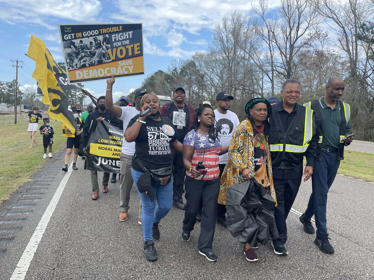RevJJackson's tweet photo. Ain’t gonna let no one turn us around. Today’s #SelmaToMontgomery March with @RevDrBarber @BRepairers @liztheo @UniteThePoor @barbs73 @TJC_DC @KairosCenterNYC #rosesanders #Selma57 #BloodySunday commemoration #Jubilleewithus https://t.co/CKqiaykpE6