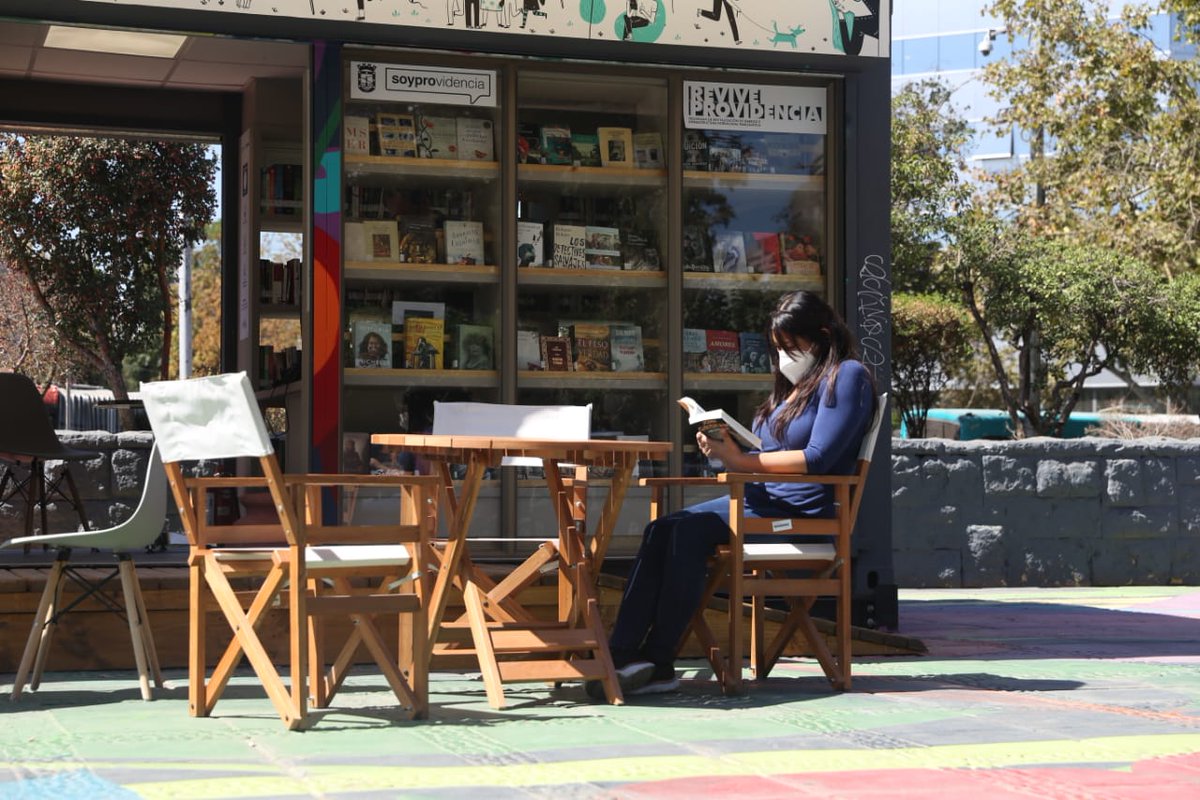Muni_provi's tweet photo. BIBLIOTECA EN TU PLAZA🌱📚
¡Estamos en #ParqueBalmaceda!🥳 Gracias al #ProgramaReviveProvidencia, financiado por @laSUBDERE, @BiblioProvi abre un nuevo módulo al aire libre, en la azotea de la Estación de #MetroSalvador. Conoce horarios acá👉🏽 https://t.co/TSkYk1aubC https://t.co/eSfdhQ4Pwi