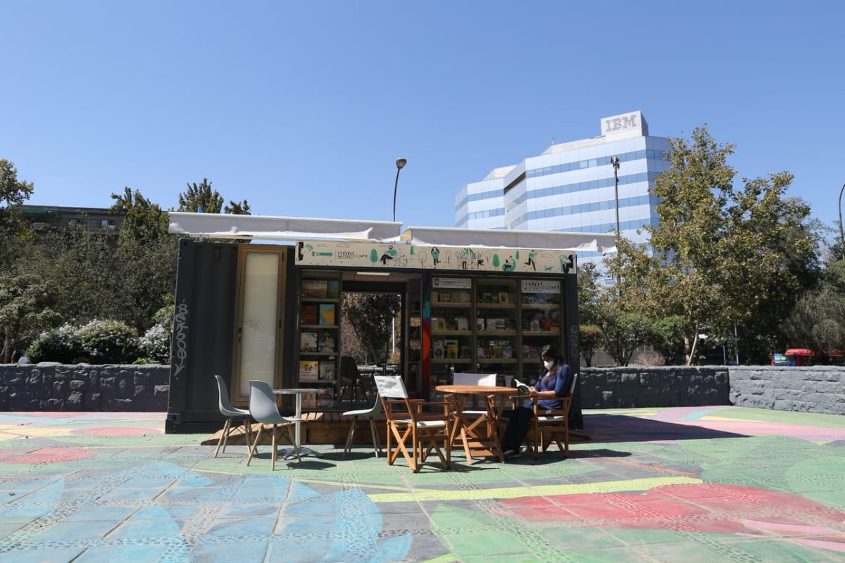 Muni_provi's tweet photo. BIBLIOTECA EN TU PLAZA🌱📚
¡Estamos en #ParqueBalmaceda!🥳 Gracias al #ProgramaReviveProvidencia, financiado por @laSUBDERE, @BiblioProvi abre un nuevo módulo al aire libre, en la azotea de la Estación de #MetroSalvador. Conoce horarios acá👉🏽 https://t.co/TSkYk1aubC https://t.co/eSfdhQ4Pwi
