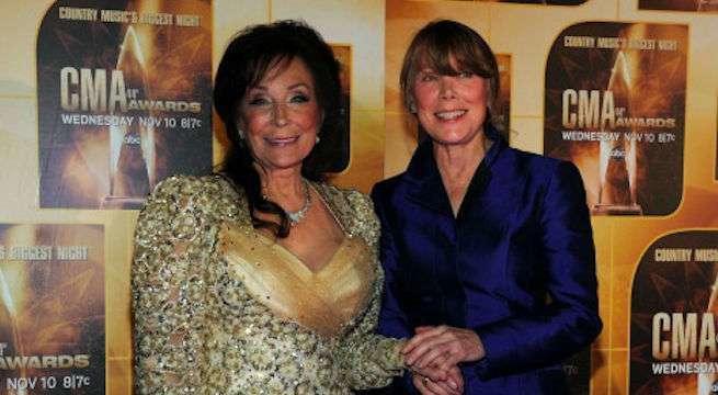 LorettaLynn's tweet photo. This was a big day for me in 1980! The movie “Coal Miner’s Daughter” debuted and, oh man, did we have a great time. It was a bigger hit than I ever dreamed, but the best thing from it has been my enduring friendship with Sissy Spacek. She’s the best. #oldfriends #movienight #CMD https://t.co/ZEwjRyDfXO