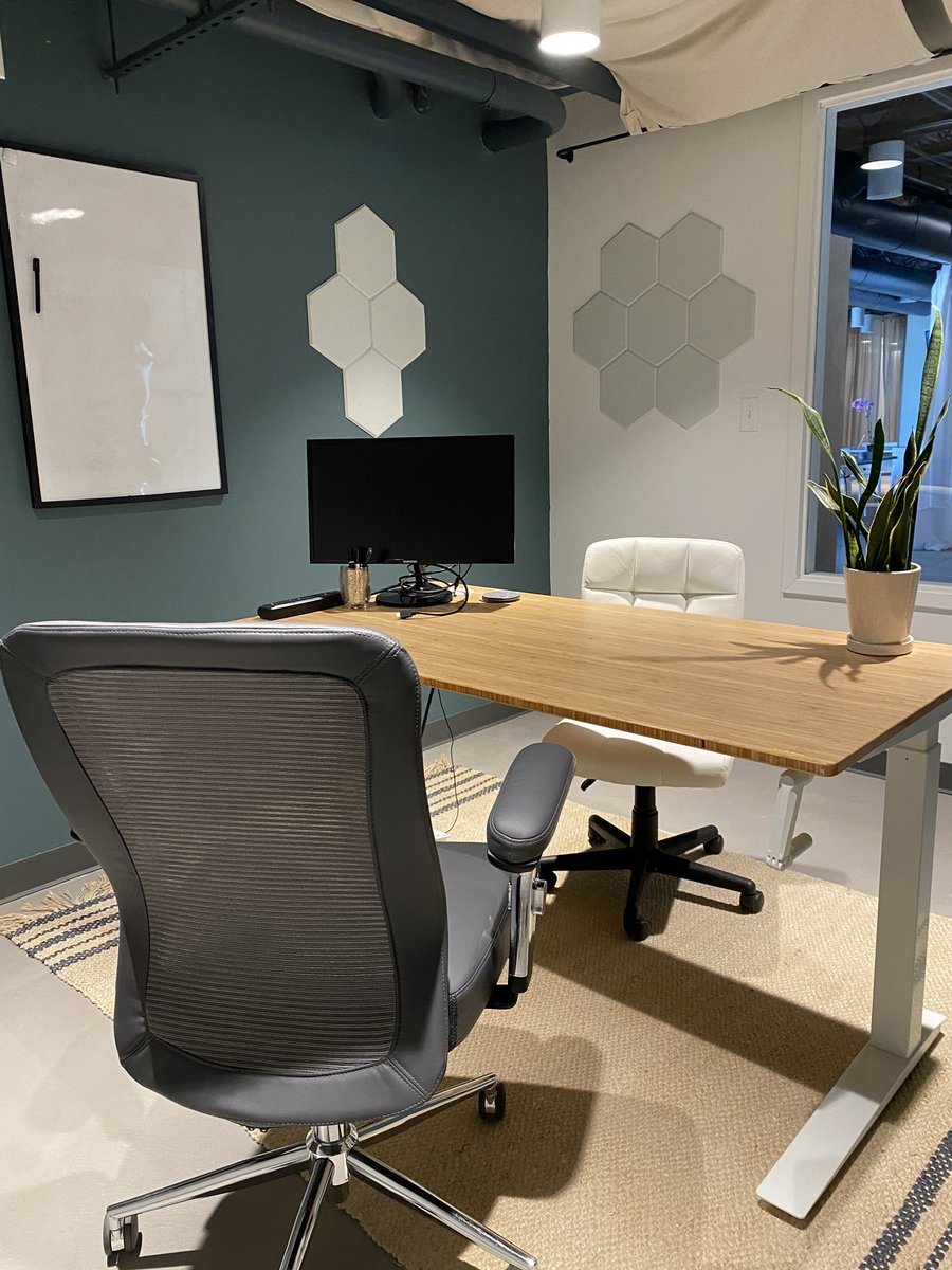 Day Use Office = peace and productivity 📝💻

Available for $50/ day Monday-Thursday starting at 9am  

Email to book: 
Hello@workflowokc.com