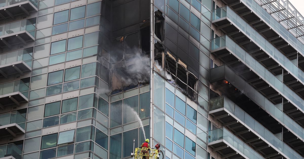 RT @Reuters: London fire brigade tackle blaze in high-rise apartment block https://t.co/Dml62CWv4X https://t.co/kcnArHI4H7