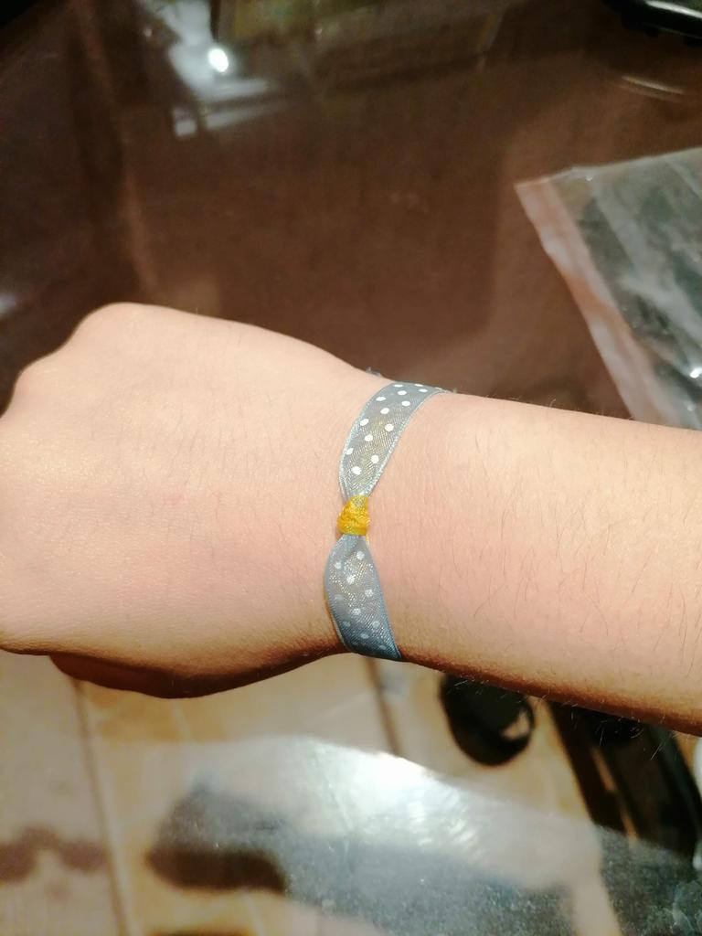hosung_girl's tweet photo. I found a picture of my bracelet the day Ronie left and now, I still have it a day away from him coming back.
I love you so much, BaRon! I'm happy you're back 💛🍋
#VAV #BaRon #baronisback https://t.co/uWRHT1nE5e