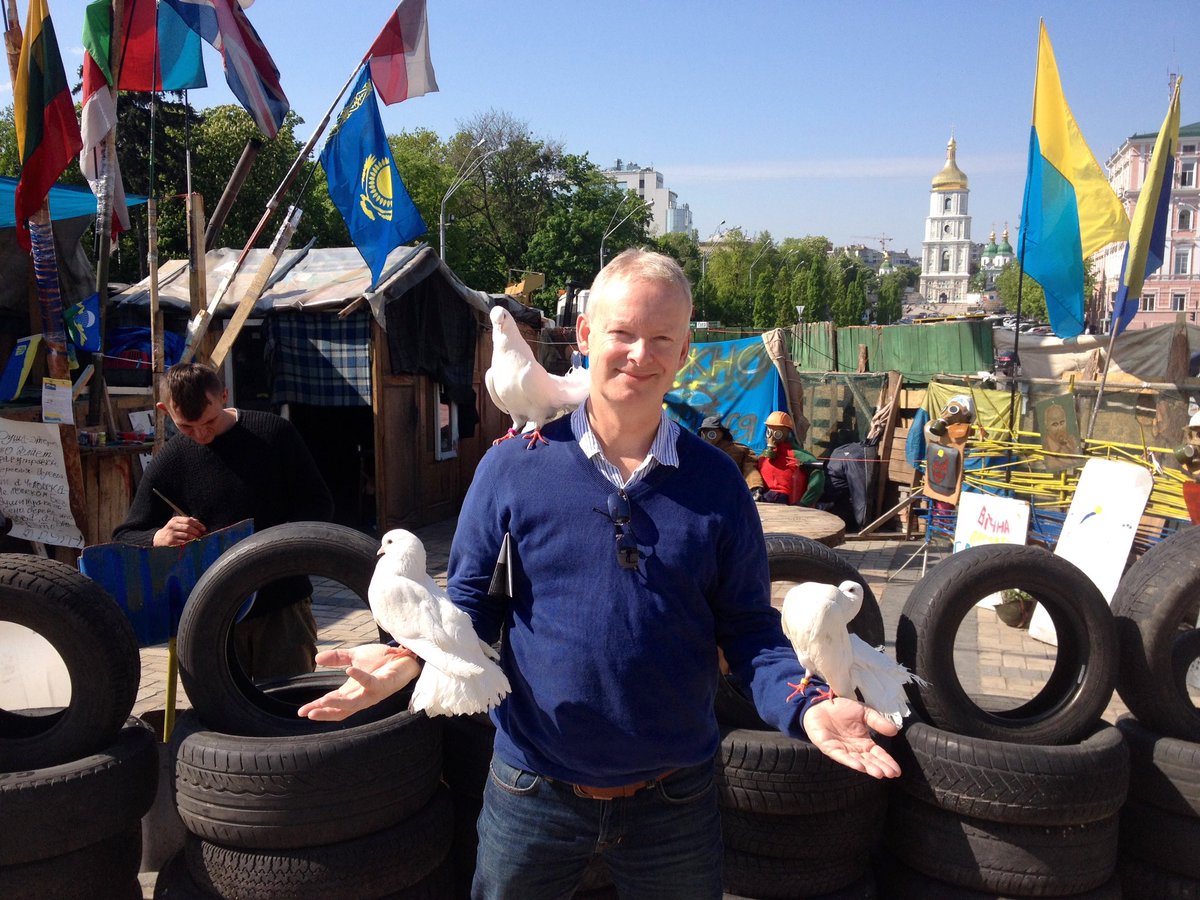 Deze foto is van 30 april 2014 kort na de opstand in Kiev. Nu is de droom verloren en een nachtmerrie geboren. Steun Oekraïne en geef aan giro 555