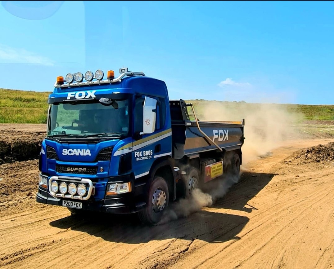davidbrfc's tweet photo. Fox brothers P410 @ScaniaUK @bulkandtipper #captureofthequarter #muckshift #Lancashire https://t.co/2bKFN4UZiJ