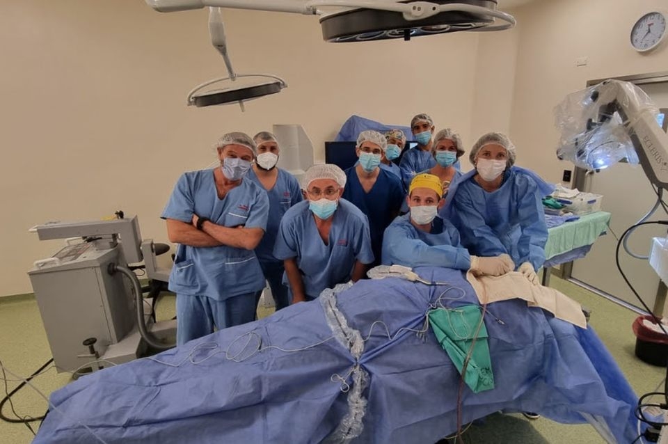 radiolt10's tweet photo. El #CEMAFE tuvo su primera cirugía de implante coclear ► https://t.co/2pWxus993K https://t.co/DKV2BUvitc