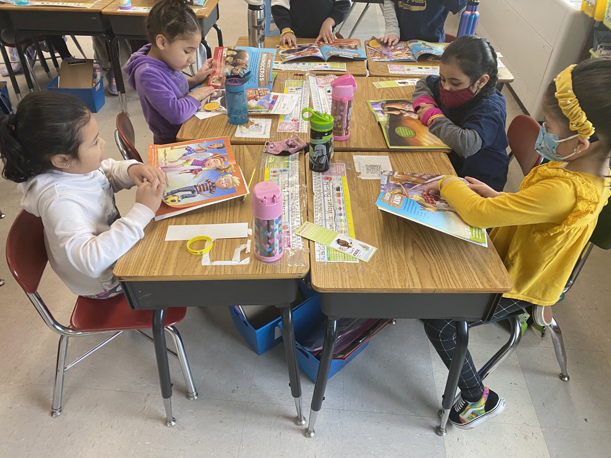 What a GREAT start to PARP week! A very special grandparent came in as our guest reader and the class was wild about their bracelet, bookmark and book from our amazing PTA! ⁦<a href="/BGreenSchool/">Bowling Green School</a>⁩ ⁦<a href="/emeadowschools/">East Meadow Schools</a>⁩