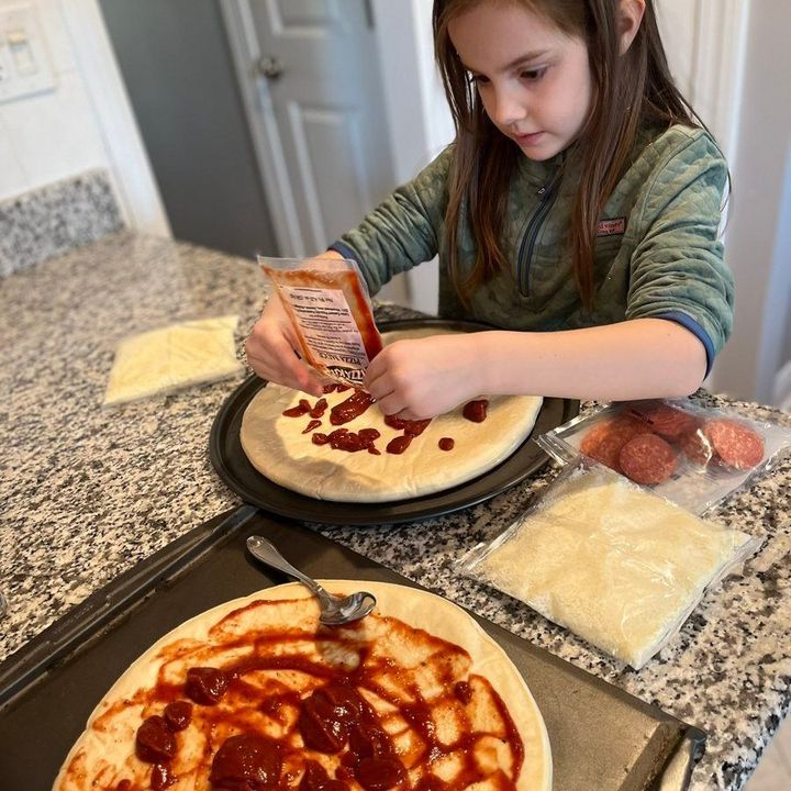LCFundraise's tweet photo. Snow days are the best days with #PizzaKits. There’s always a learning lesson when we bring our kids into the kitchen, right? If you find yourself short on #Pizza, #CrazyBread or #Cookie Kits, let’s talk & start a #fundraiser. It’s easy! https://t.co/WJh0U7fcgA
📸: EmmaEducates https://t.co/3k082m1imB