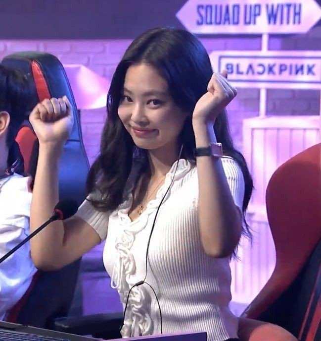 taenniezip's tweet photo. the prettiest gamers https://t.co/gyLyM4haza