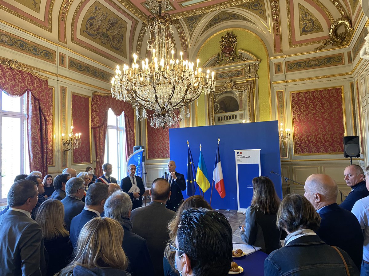Prefet34's tweet photo. #Solidarité
Les services de l’Etat, parlementaires, élus, collectivités & associations mobilisés en soutien de l’#Ukraine pr répondre à l’urgence humanitaire
➡️ accueil ce jour en préfecture #Montpellier de familles de déplacés ukrainiens récemment arrivées ds l’#Hérault 🇫🇷🇪🇺🇺🇦 https://t.co/B6X5ZPIVNl