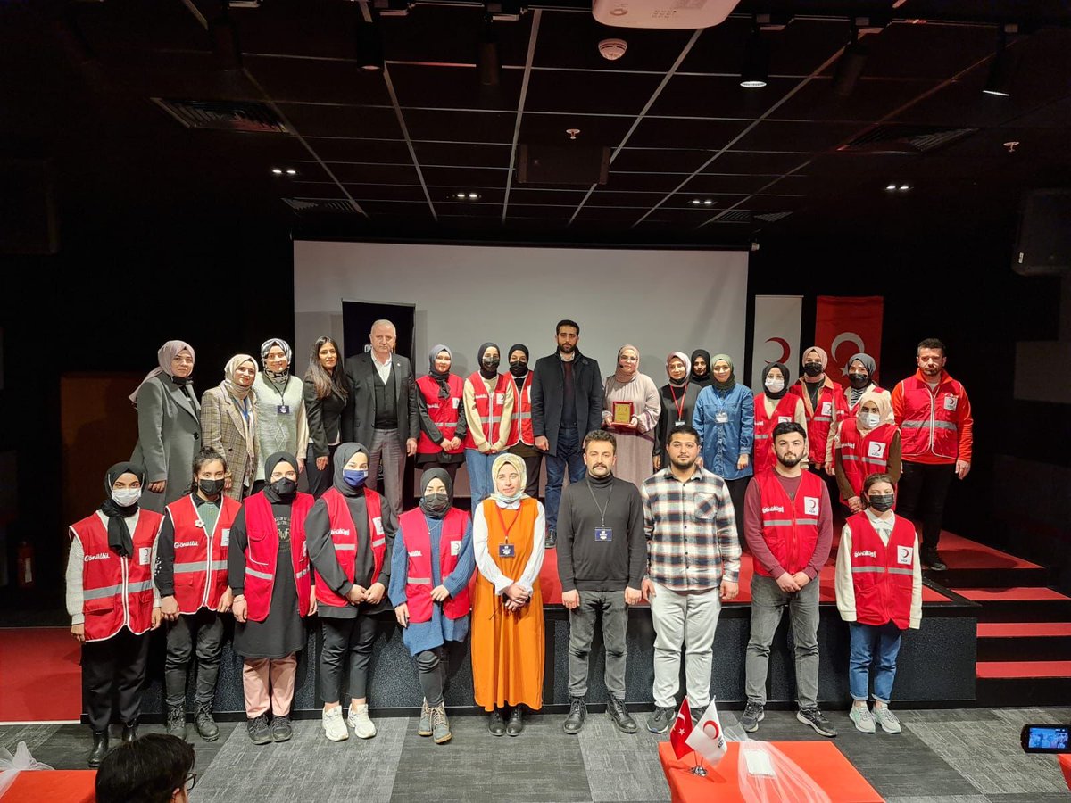 GenclikHamlesi's tweet photo. Gençlik Hamlesi olarak #8Mart Dünya Emekçi Kadınlar Günü için Sultanbeyli Genç Kızılay (@genckizilay34sb ) ile düzenlediğimiz "İçimizdeki Kadın Tasavvuru Üzerine" programımızı gerçekleştirdik.

Kıymetli programları için Ayşen Korkmaz Çetin Hanıma ve katılımcılara teşekkür ederiz https://t.co/0D4i20CLLc